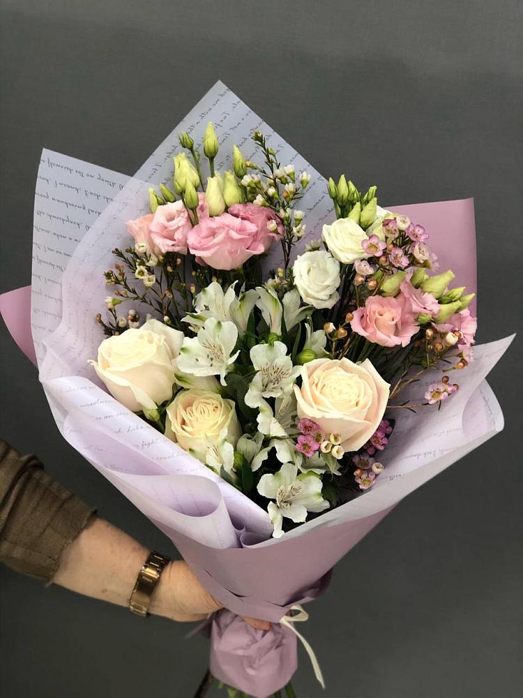 Букет лунная мелодия в Псебае Букет цветов из: Альстромерии, Розы и Лизиантусы в Псебае