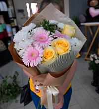 Букет цветов из:  Герберы, Розы и Хризантемы в Псебае