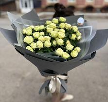 Букет Белые кустовые розы Солинеро в Псебае
