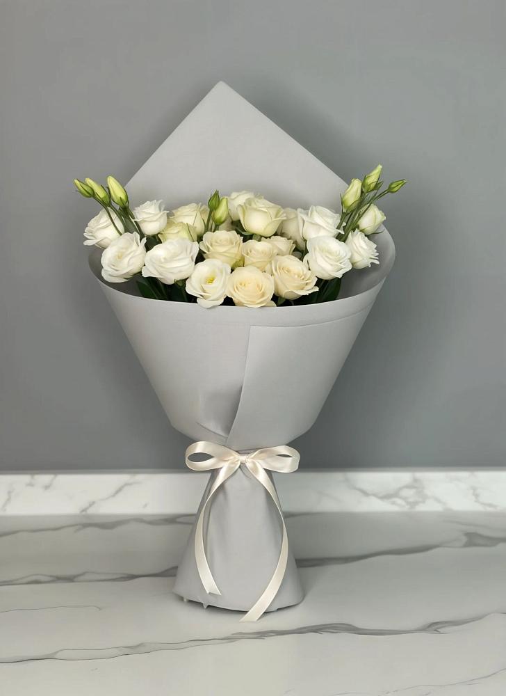 Букет цветов из: Розы и Лизиантусы в Псебае