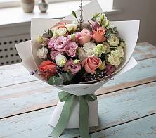 Букет цветов из:  Розы, Лизиантусы и Гвоздики в Псебае