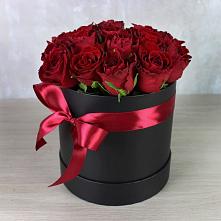 Цветочная композиция из Розы в шляпной коробке в Псебае