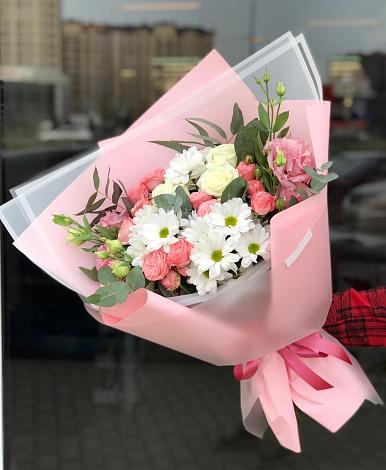 Букет цветов из: Розы, Лизиантусы и Хризантемы в Псебае